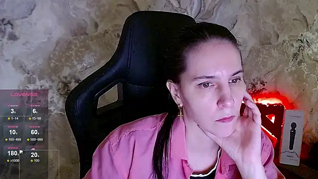 Snapshot of Irwi_Tomboy chatting on June 1, 2026, 2:41 pm Irwi Tomboy online show from June 1, 2026, 2:41 pm