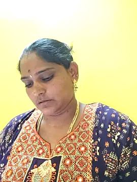 navyasree143 online show from September 25, 2025, 4:11 pm