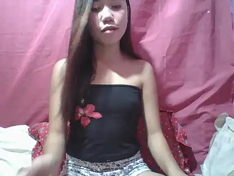 SweetPussie18x online show from March 27, 2026, 8:37 am