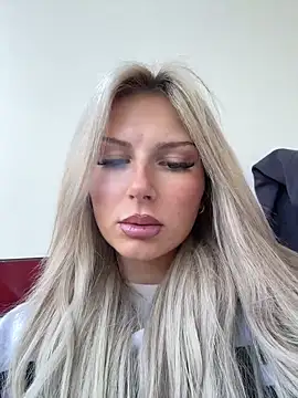 blondeeee online show from April 28, 2026, 4:45 pm