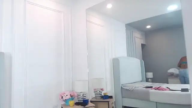 ChantalGarner online show from December 17, 2025, 1:06 pm