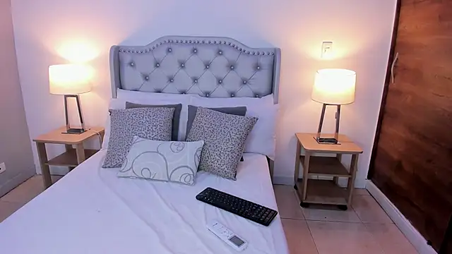 yen lo  online show from November 1, 2025, 3:03 pm