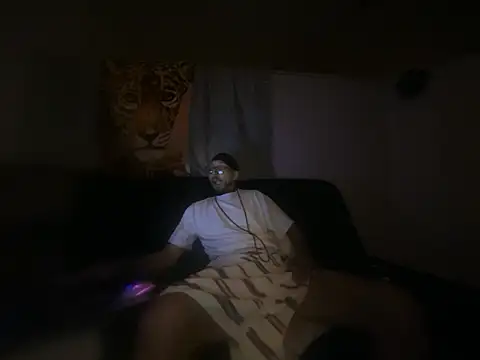 ThrowedWorldWide online show from April 21, 2026, 2:04 am