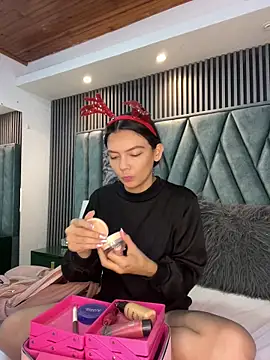 celestebellmont online show from December 17, 2025, 12:22 pm