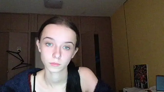 Emilia Light online show from October 8, 2025, 6:00 am