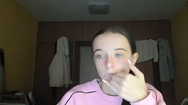 Emilia Light online show from October 27, 2025, 7:45 am