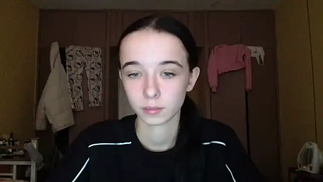 Emilia Light online show from November 23, 2025, 9:09 am