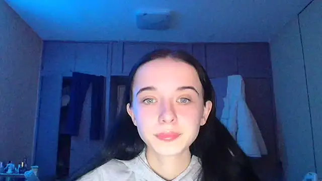 Emilia Light online show from December 21, 2025, 10:11 am