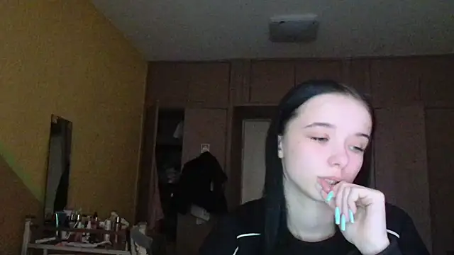 Emilia Light online show from April 3, 2026, 8:01 am