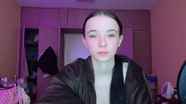 Emilia Light online show from April 6, 2026, 6:25 am