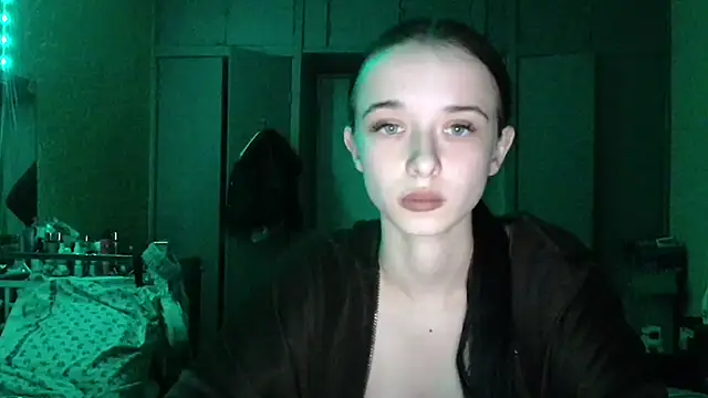 Emilia Light online show from April 9, 2026, 6:02 pm