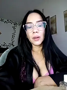 YaraDuartee online show from October 21, 2025, 8:53 pm