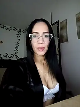 YaraDuartee online show from October 23, 2025, 10:08 pm