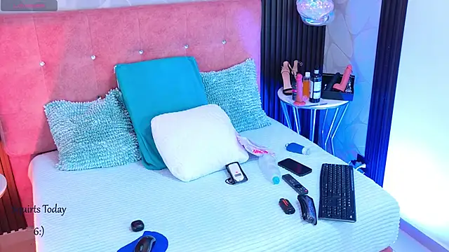 LiaTeylor online show from May 13, 2026, 7:11 pm