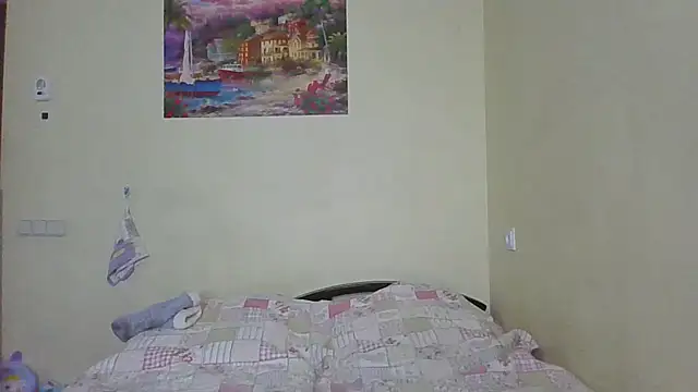 QueenMomyS online show from April 17, 2026, 8:12 pm