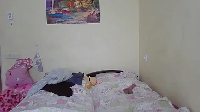 QueenMomyS online show from April 21, 2026, 11:38 am