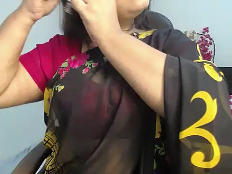 Queen Homaira online show from November 3, 2025, 3:41 am