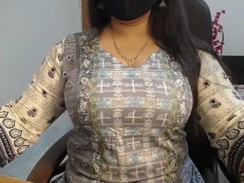 Queen Homaira online show from November 13, 2025, 3:38 am