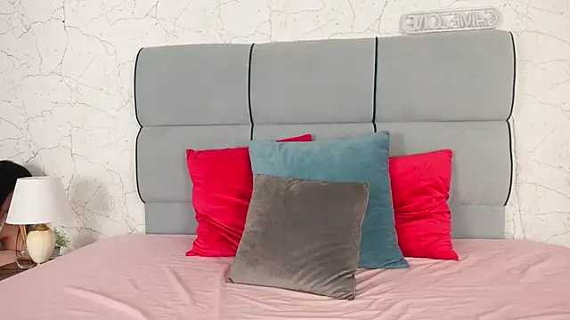 AngieBrookk online show from November 26, 2025, 8:48 am