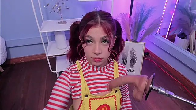 KathiaSaenz  online show from November 29, 2025, 4:37 am