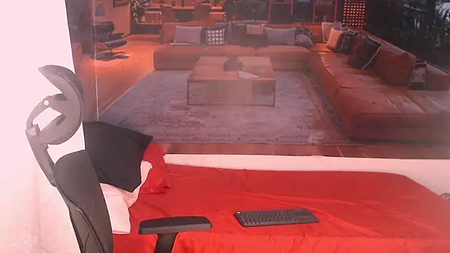 RomeoMillerr online show from December 3, 2025, 7:01 pm