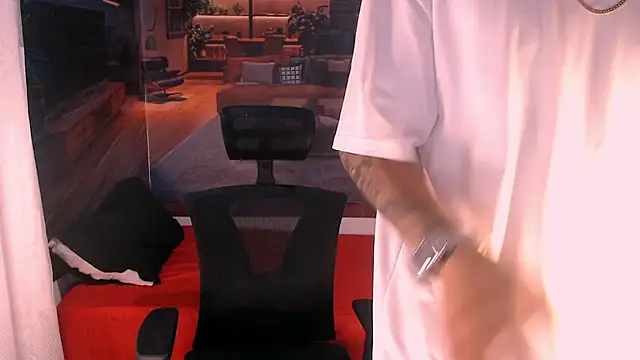 RomeoMillerr online show from December 4, 2025, 7:11 pm