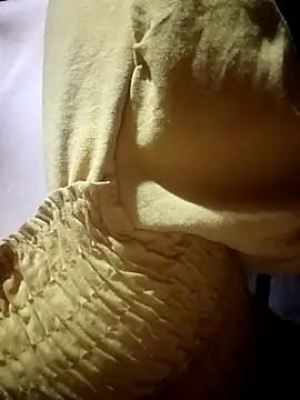 bree-zz online show from April 23, 2026, 10:34 pm