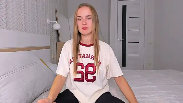 LilMary  online show from October 12, 2025, 7:57 pm