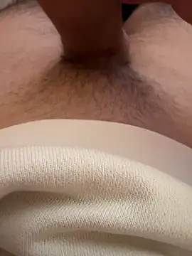 Snapshot of AlbertoRuiz086 chatting on February 17, 2026, 6:36 pm AlbertoRuiz086 online show from February 17, 2026, 6:36 pm