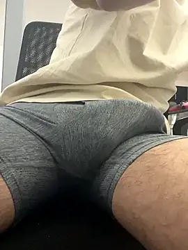 Snapshot of AlbertoRuiz086 chatting on March 24, 2026, 6:13 pm AlbertoRuiz086 online show from March 24, 2026, 6:13 pm