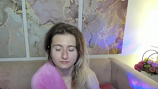 Snapshot of CamillaDreamer chatting on July 15, 2026, 11:32 pm CamillaDreamer online show from July 15, 2026, 11:32 pm
