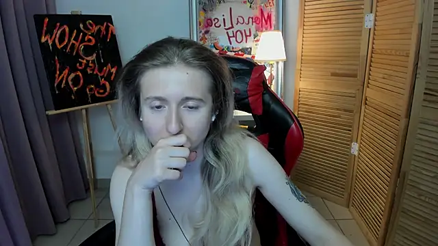 Snapshot of CamillaDreamer chatting on July 22, 2026, 5:05 pm CamillaDreamer online show from July 22, 2026, 5:05 pm