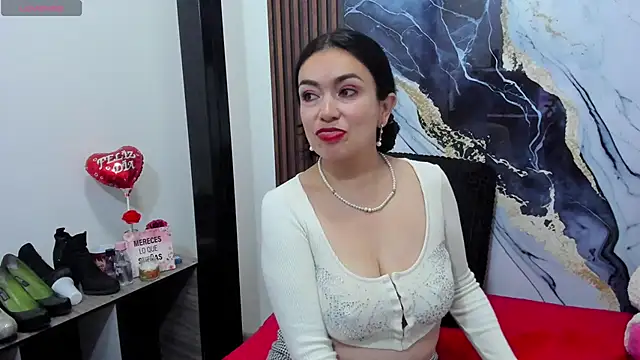 angelinee39 online show from November 18, 2025, 9:36 am