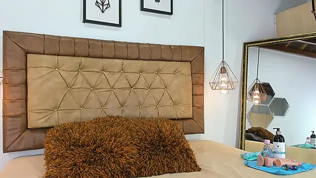 hannarose1208 online show from October 8, 2025, 1:20 pm