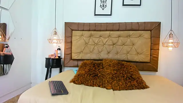 hannarose1208 online show from November 6, 2025, 12:28 pm