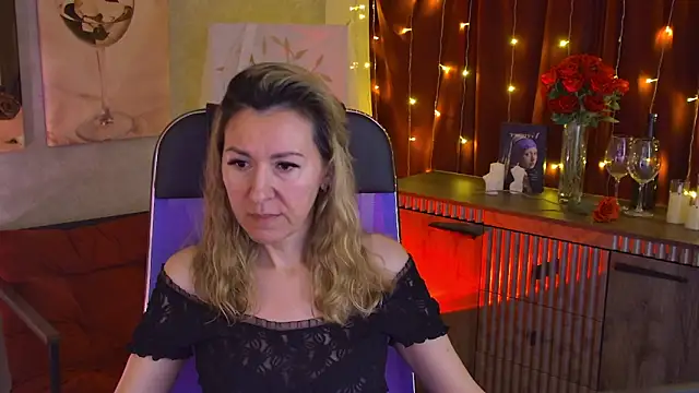 DonnaSmitth online show from April 21, 2026, 6:55 pm