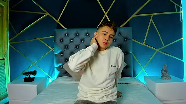 Lian Miller1  online show from October 11, 2025, 12:15 pm