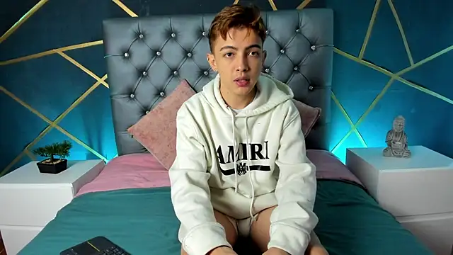 Lian Miller1  online show from October 20, 2025, 12:27 pm