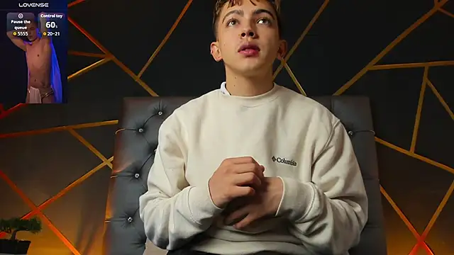 Lian Miller1  online show from November 18, 2025, 12:31 pm