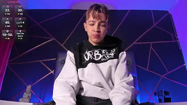 Lian Miller1  online show from February 17, 2026, 12:23 pm