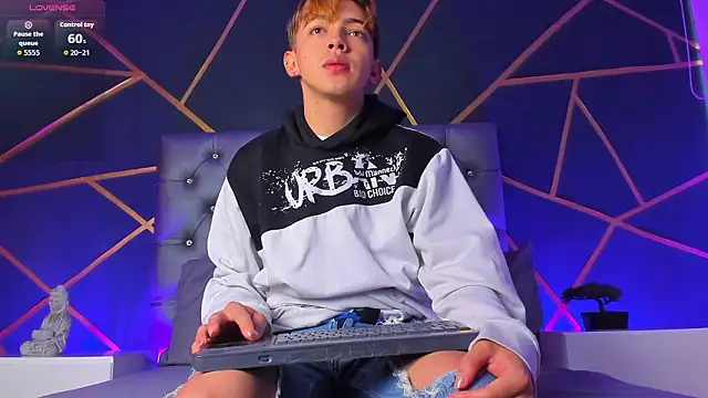 Lian Miller1  online show from February 21, 2026, 12:39 pm