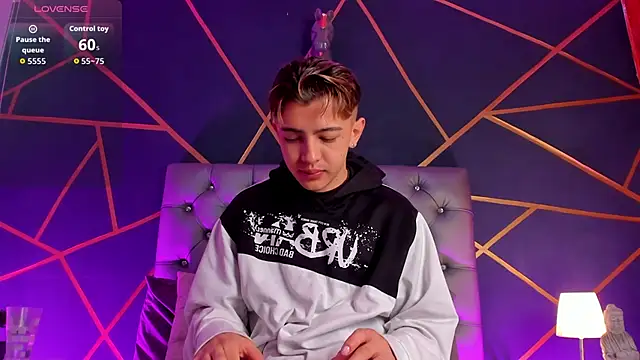 Lian Miller1  online show from March 21, 2026, 12:43 pm