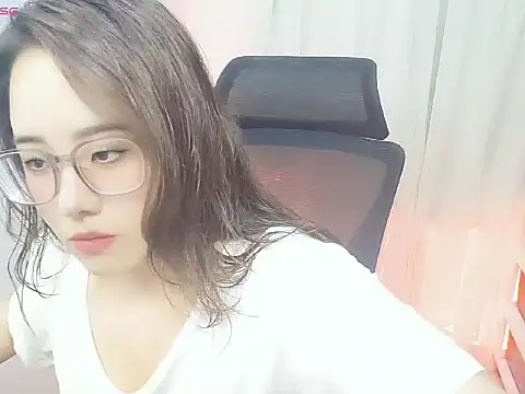 NEWONETO online show from September 26, 2025, 4:33 pm