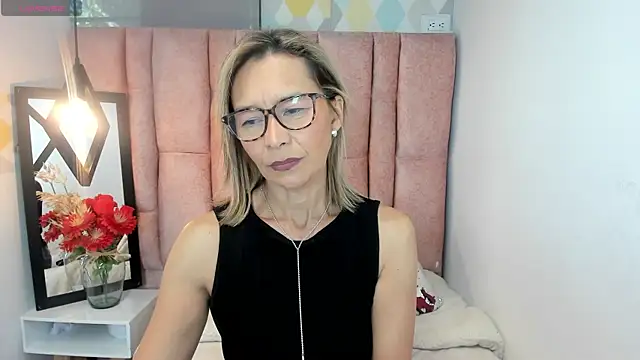 Issa Milf   online show from July 6, 2026, 1:41 pm