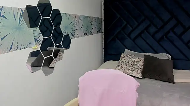 Valery More   online show from October 30, 2025, 12:17 pm