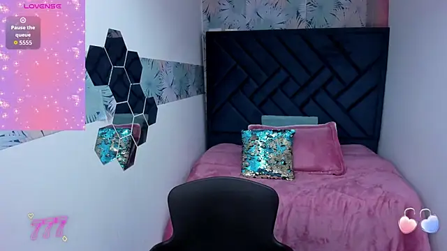 Valery More   online show from April 21, 2026, 1:06 pm