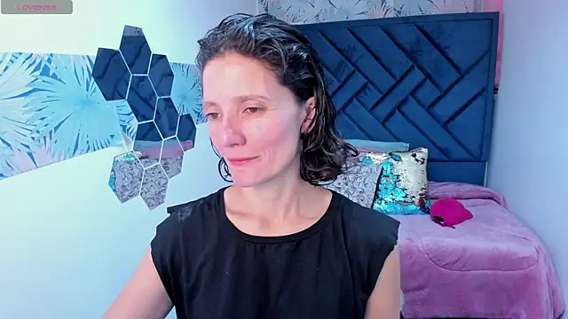 Snapshot of Valery_More__ chatting on May 7, 2026, 1:16 pm Valery More online show from May 7, 2026, 1:16 pm