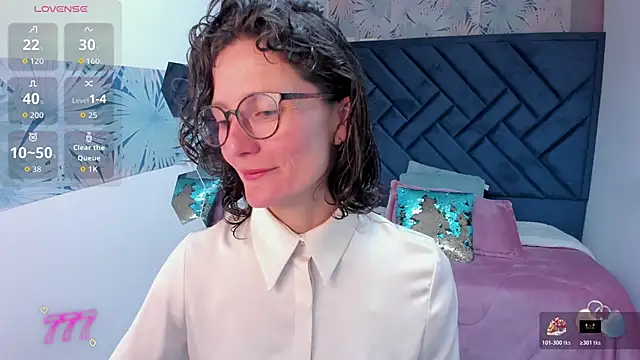 Snapshot of Valery_More__ chatting on May 19, 2026, 12:11 pm Valery More online show from May 19, 2026, 12:11 pm
