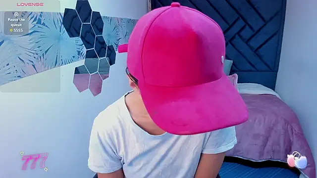 Snapshot of Valery_More__ chatting on May 30, 2026, 1:19 pm Valery More online show from May 30, 2026, 1:19 pm