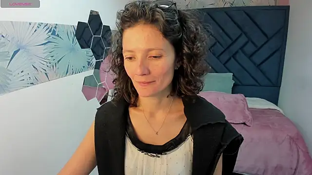 Snapshot of Valery_More__ chatting on June 2, 2026, 1:02 pm Valery More online show from June 2, 2026, 1:02 pm